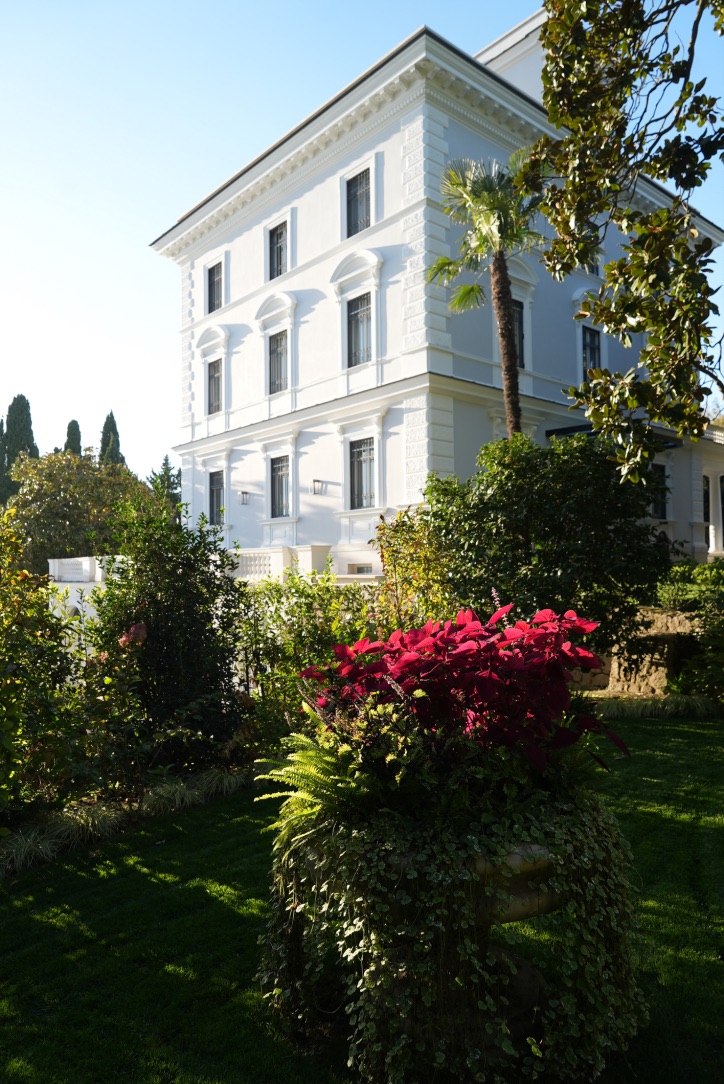 Villa Augusta-giardino e facciata
